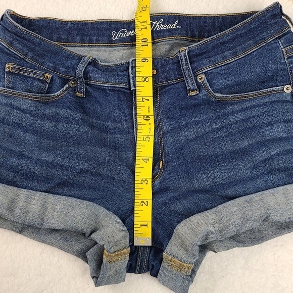 Universal Thread Womens Mid Rise Midi Roll Cuff Jean Shorts Size 8 / 29 R - Picture 10 of 11